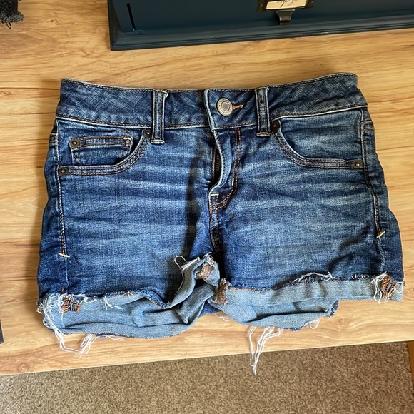 3 gently worn pairs of American Eagle Shorts size 0. - Picture 4 of 7